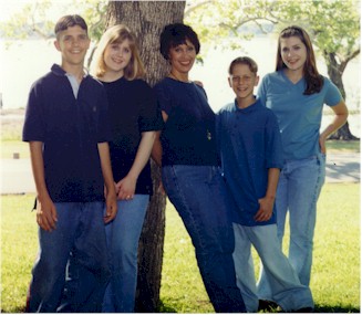 rj & fam.jpg (32348 bytes)